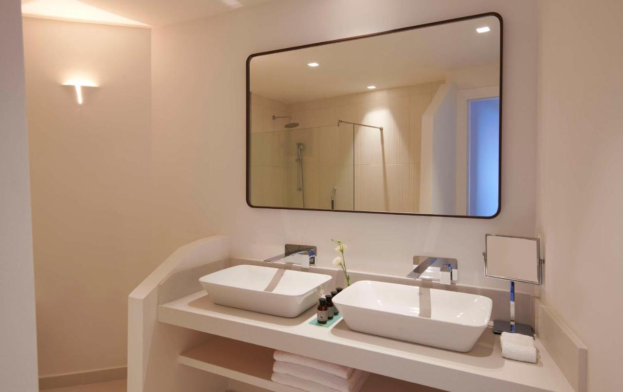 Baia Di Chia Resort Sardinia, Curio Collection By Hilton Екстер'єр фото
