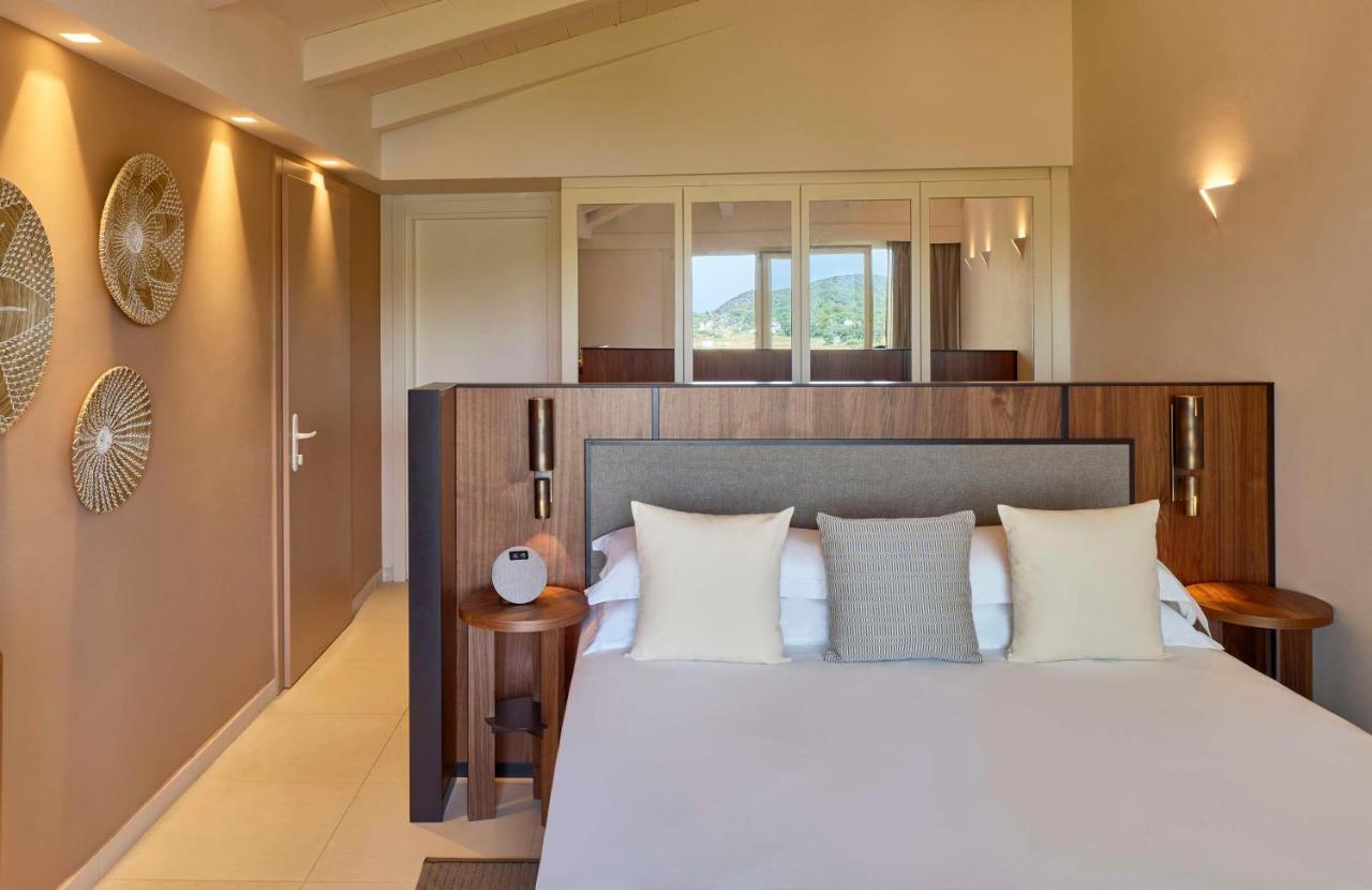 Baia Di Chia Resort Sardinia, Curio Collection By Hilton Екстер'єр фото
