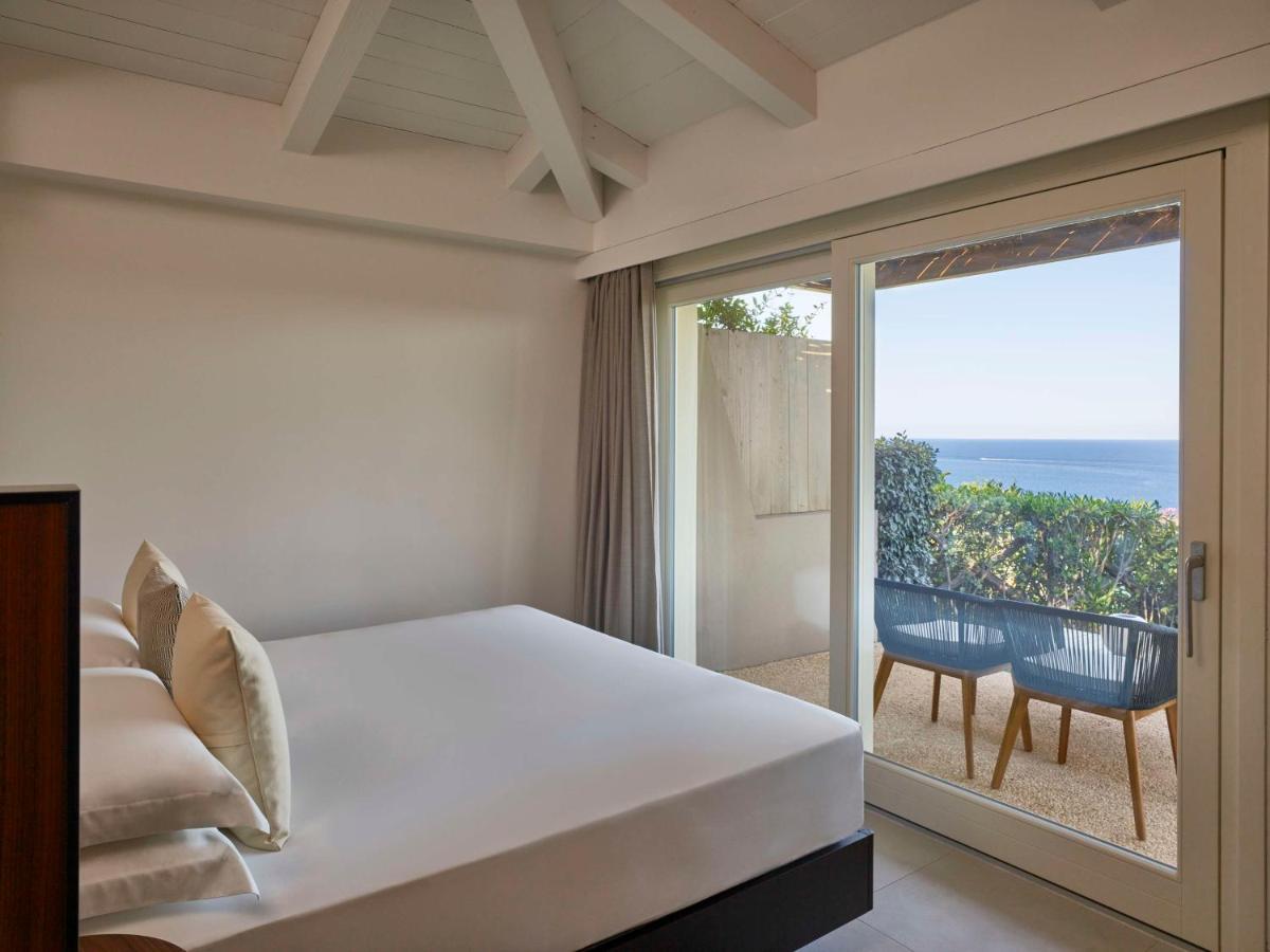Baia Di Chia Resort Sardinia, Curio Collection By Hilton Екстер'єр фото