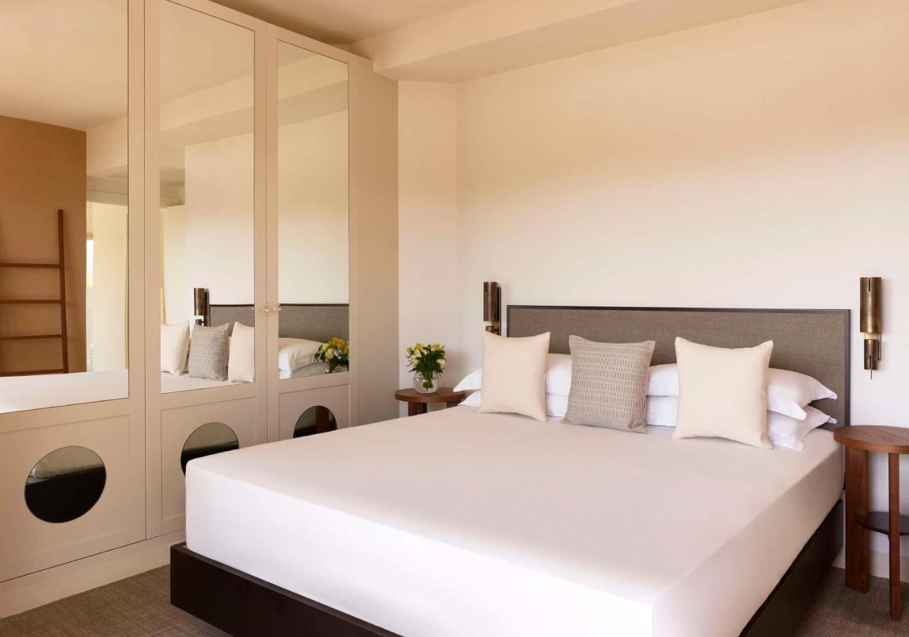 Baia Di Chia Resort Sardinia, Curio Collection By Hilton Екстер'єр фото