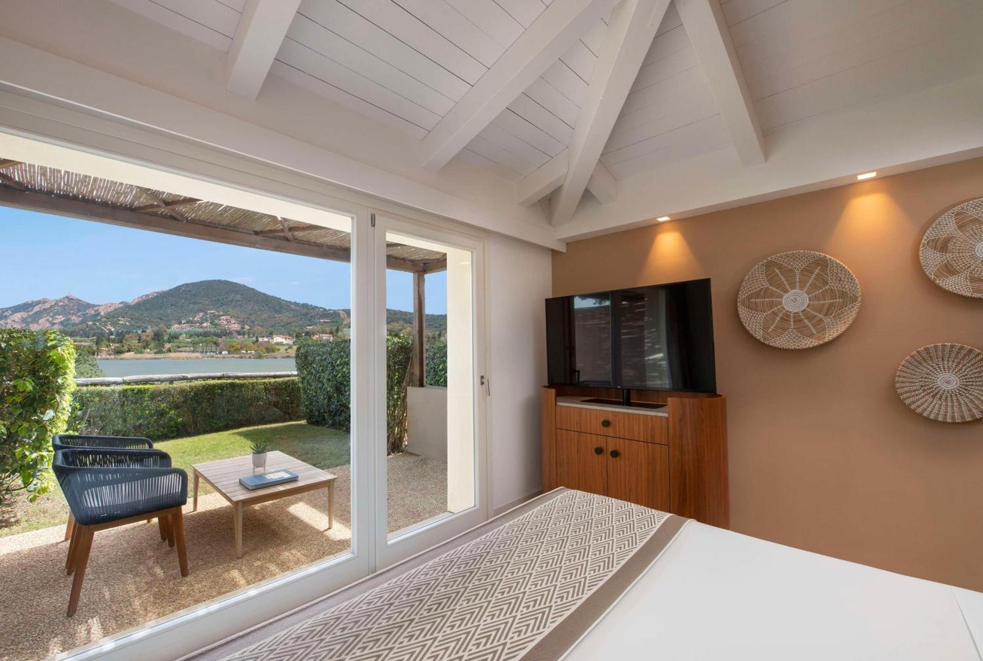 Baia Di Chia Resort Sardinia, Curio Collection By Hilton Екстер'єр фото