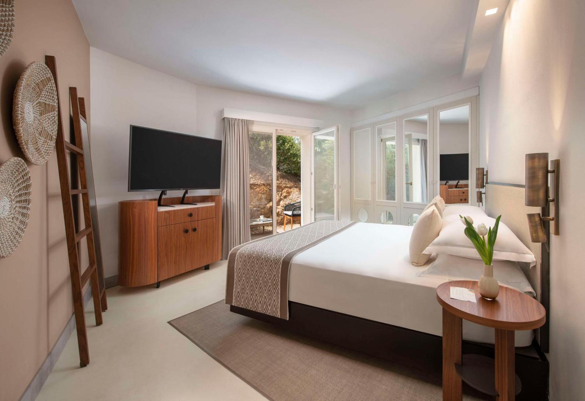 Baia Di Chia Resort Sardinia, Curio Collection By Hilton Екстер'єр фото